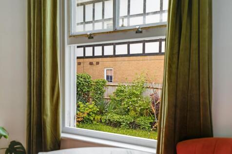 06-8d4fJHPropWorld - Flat 7, 74 Lawrie Prk Road -