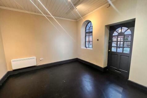 Retail Property (high street) to rent in harrogate