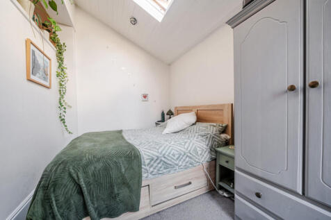 1384818-12-6926ef...