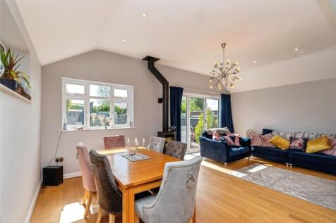 Louunge/Dining Room