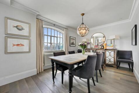 TEC - 19 Millers Wharf - Diner3 (1).jpg