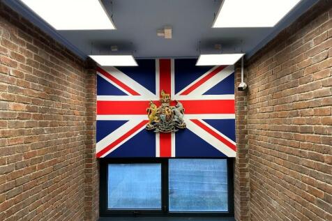 3rd Flr Crest