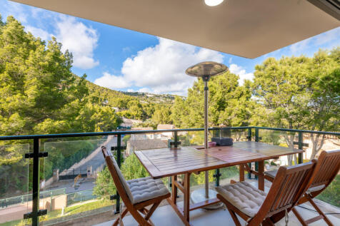 Covered terrace with a magnificent view of the greenery