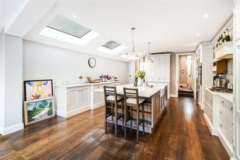 Kitchen/Dining Area