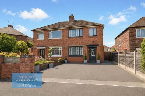 Beautifully Presented Three Bedroom Family Home w