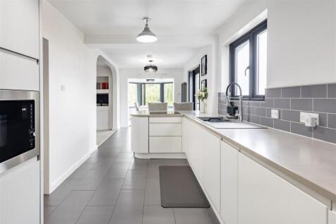 4, Forest Close (11).jpg