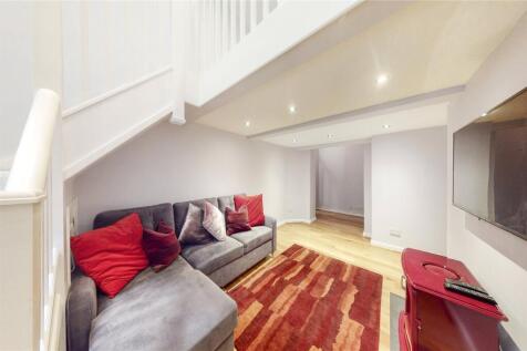 Available August A fantastic lower ground floor split-level apartment moments away from Old Street Station. The apartment is quiet due to being at the rear building and is set within a grade all liste