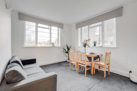 A well located two bedroom apartment available to rent in Maida Vale. The property is located in a secure, fob access block on the second floor. It has lots of natural light and a large living room wi