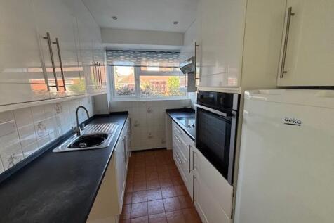 24 Bardsley Drive kitchen.jpg