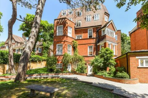Luxury studio apartment to rent in Hampstead, NW3 This well presented raised ground floor studio apartment on Langland Gardens offers approximately 377 sq ft of bright and well-proportioned living spa
