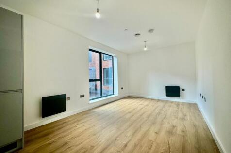 Living room pic 4.jpeg