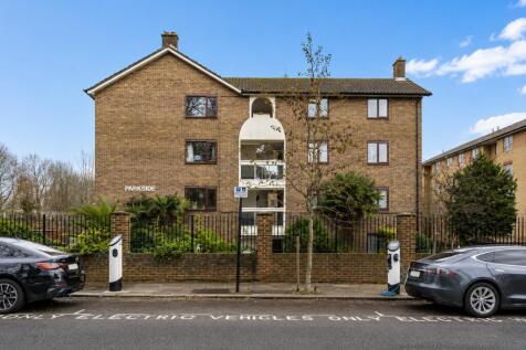 Bright one bedroom top floor flat in a secure gated block opposite Acton Park, with a modern finish, separate living room, excellent natural light, communal gardens, parking, bike storage and easy acc