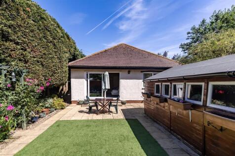 208 Queens Road CM16 (17).jpg