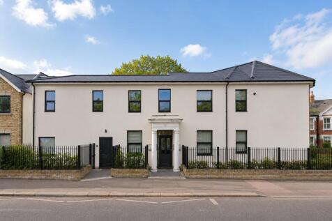 Bright first floor two bedroom apartment in a modern development close to Acton Town Station. Features include a spacious lounge, open plan fitted kitchen, contemporary bathrooms, quality furnishings,