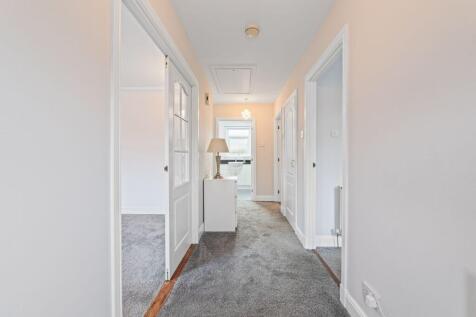 2 bed, 1 bath Bungalow in Leeds - Photo 6