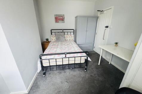 House in LU1 3EY
