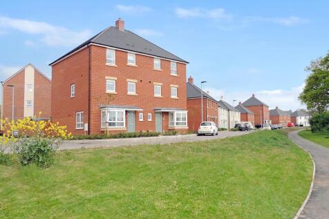 TOWNHOUSE OVER LOOKING OPEN GREEN SPACE AVAILABLE END AUGUST! Located on the edge of the Lyde Green Development behind the science park with views over parkland and playing fields, the area includes l