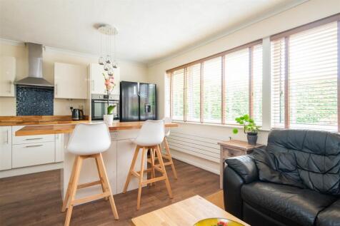 Kitchen / Lounge