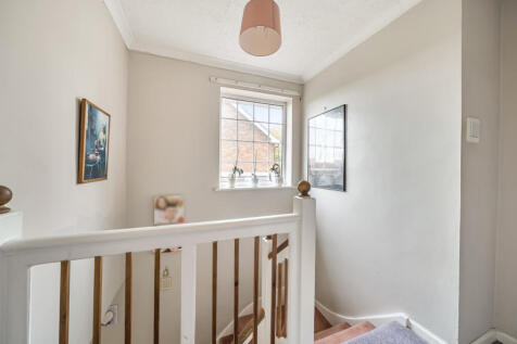 1376847-9-690b535...