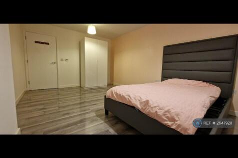 Double Bedroom - 2 Door Full Length Ikea Pac