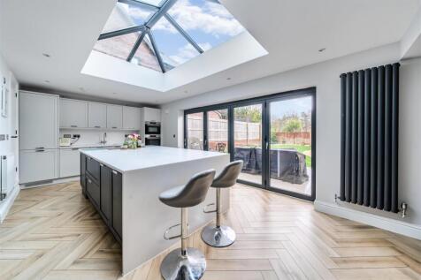 Kitchen / Dining Area