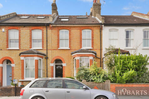 3- Double Bedroom Victorian Mid-Terraced House fo