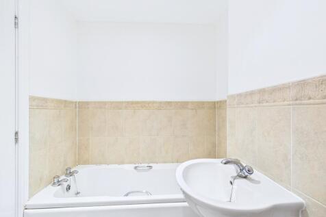 CAM01909G0-PR0430-STILL020