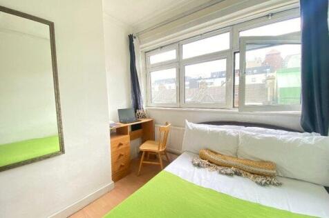 room-2-flat-12-gilbertson-house-e14-8pl-993561