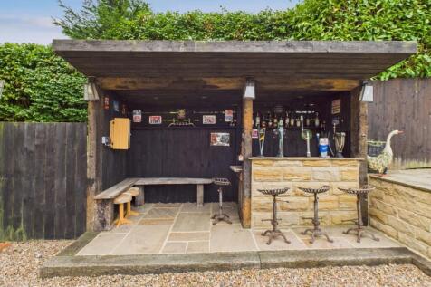 CAM04233G0-PR0027-STILL021