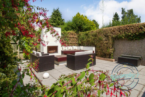 Courtyard style gardens