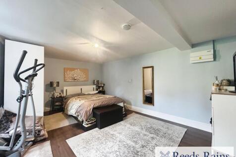 Bedroom/Living Space