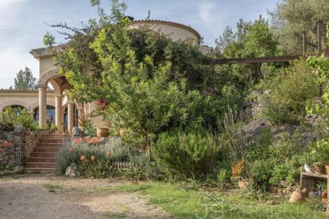 Rustic villa for sale