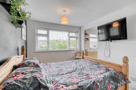 23 Cann Hall Drive-17.jpg