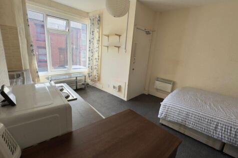 sbliving are pleased to present this excellent 1 bedroom studio apartment in Armley, including council tax and water bills in the rent! The flat is in an ideal location, with easy access to Leeds City