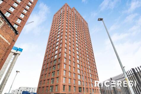 Building Exterior & Amenities