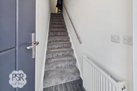 Entrance Hallway/ Stairway