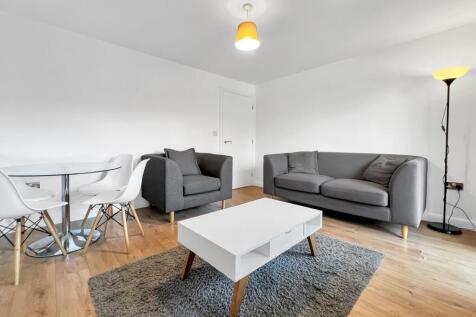 City centre location with easy access to amenities, hospitals, universities, and transport links. Ideal for professionals and students.