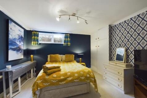 CAM02313G0-PR0064-STILL010