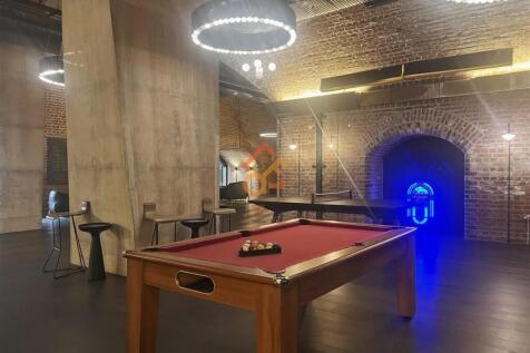Let UK Home are delighte to offer this one-bedroom apartment in Viadux development located in central Manchester. This property comprises a large bright open plan kitchen and living room, one double b