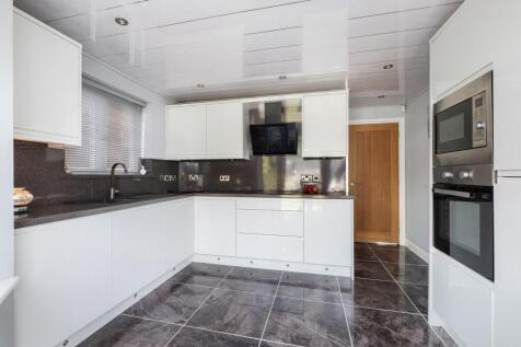 KITCHEN, DINING ROOM AND LOUNGE