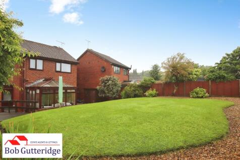 ENCLOSED REAR GARDEN