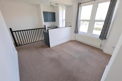 SR Living Area i.JPG