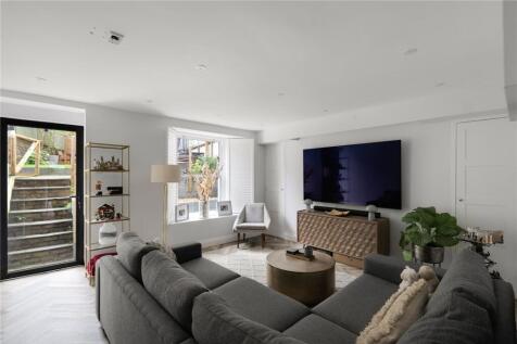 5 bed, 3 bath Semi-Detached in Bristol - Photo 5