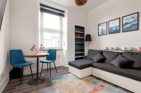 61135_CaledonianCres