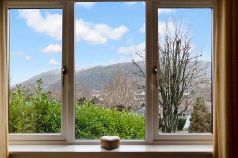 4 bed, 2 bath Detached in Leeds - Photo 10