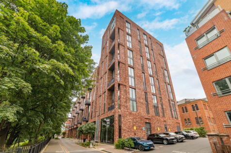 Welcome to Mount Yard! A lovely, two bedroom apartment in the highly sought after Meadowside development, with state of the art amenities overlooking St Michael's Flags and Angel Meadow Park. Offered