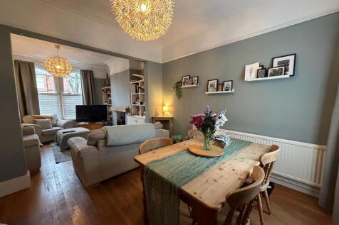 Through Lounge/Dining Area