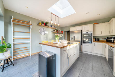 1385683-8-692f12b...