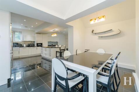 7 bed, 3 bath Detached in Birmingham - Photo 11