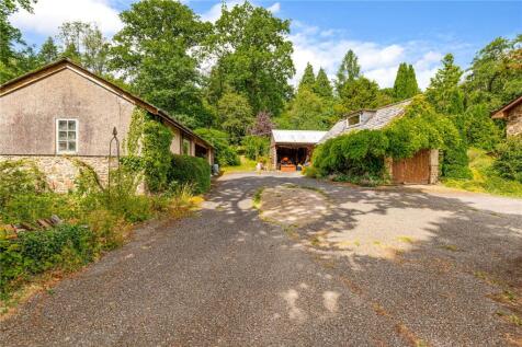 Drive &amp; Outbuildings